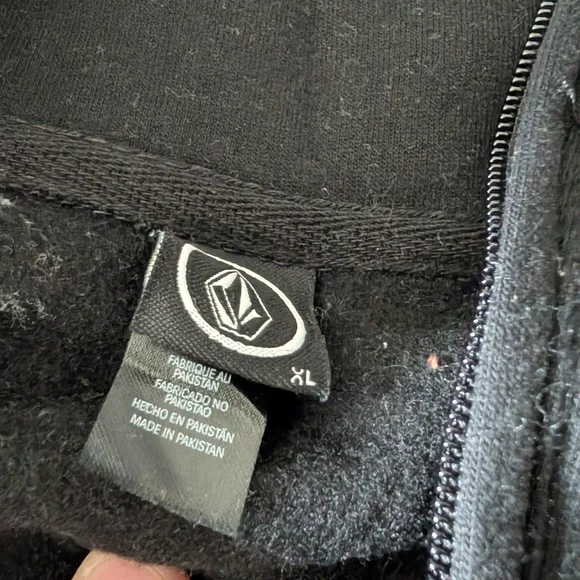 Volcom Charcoal and Black Fleece 1/4 Zips Pullover - Picture 2 of 2